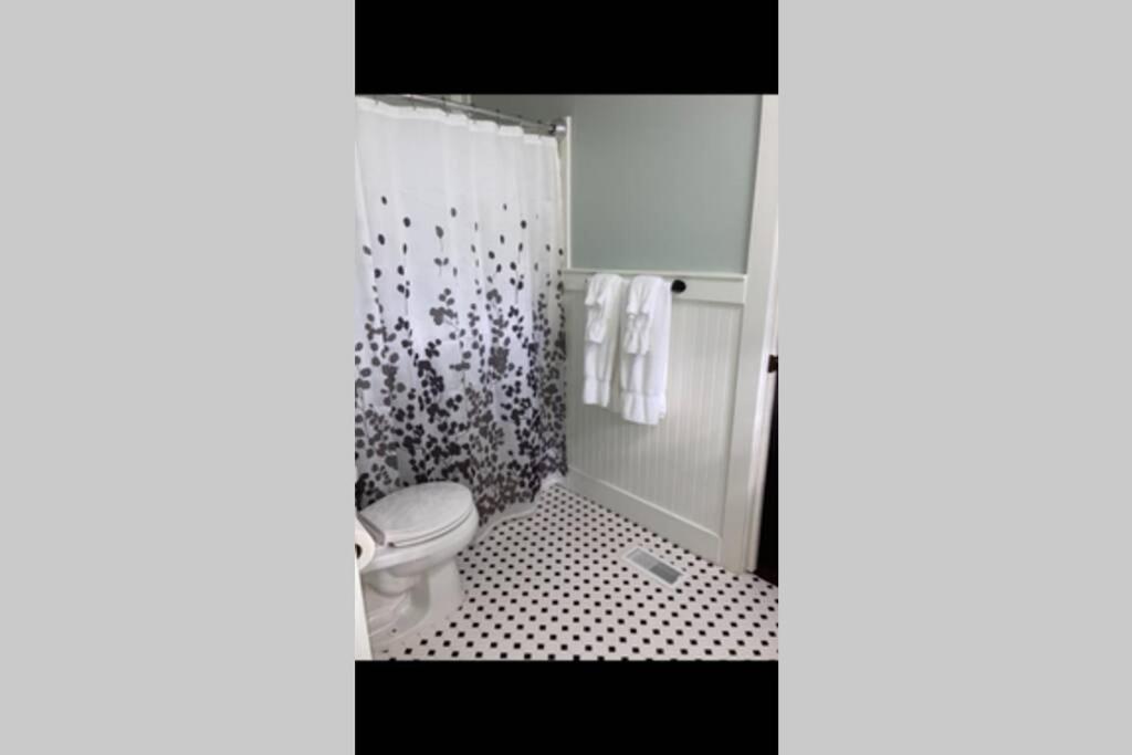 Tucked Away Newly Renovated 2 Bedroom/ 1 Bath Sleeps 8 ビューフォート エクステリア 写真