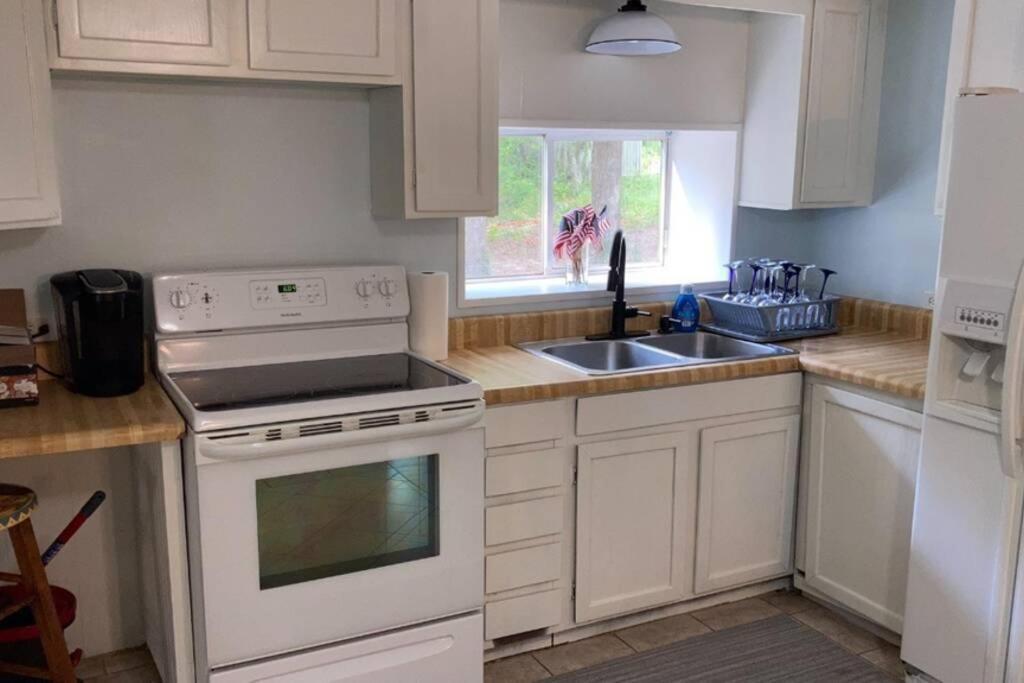 Tucked Away Newly Renovated 2 Bedroom/ 1 Bath Sleeps 8 ビューフォート エクステリア 写真