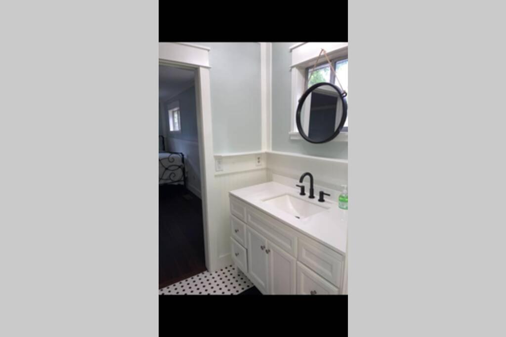 Tucked Away Newly Renovated 2 Bedroom/ 1 Bath Sleeps 8 ビューフォート エクステリア 写真